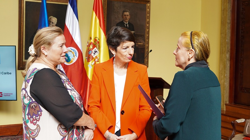 Embajadora de España y La Unión Europea