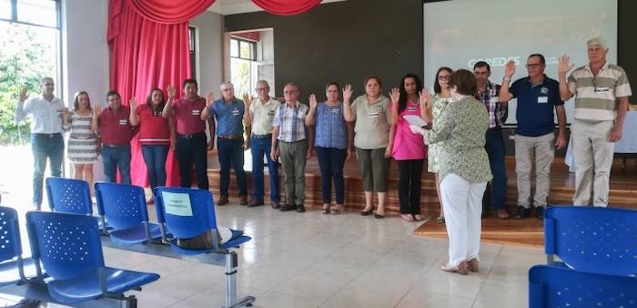 María del Milagro Muñoz Bonilla, Directora del Área de Planificación Regional del MIDEPLAN juramentó a los miembros del nuevo directorio